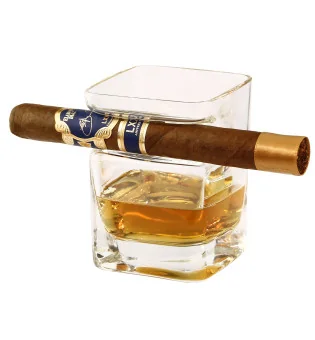 Verre à rhum et à whisky avec porte-cigares